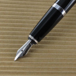 Stylo Plume Cross® Bailey Noir Laqué (Plume moyenne)