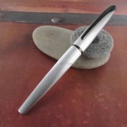 Stylo Plume Moyenne Cross® ATX Chromé Brossé Guilloché