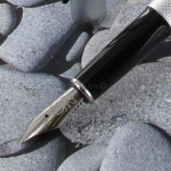 Stylo Plume Moyenne Cross® Classic Century Chromé Brossé