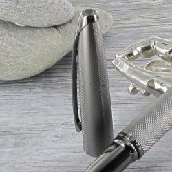 Stylo Plume Moyenne Cross® ATX Titane Sablé Guilloché