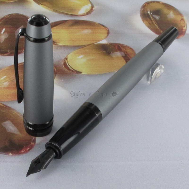 Stylo Plume Cross® "Bailey" Gris Mat (Plume moyenne)