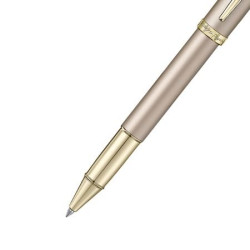 Détail pointe stylo roller Sheaffer Emily in Paris
