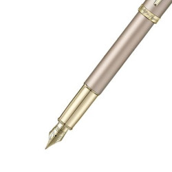 Détail de la plume du stylo plume Sheaffer Paris doré